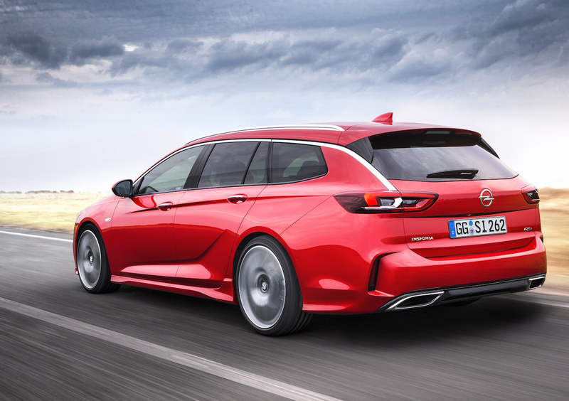 Opel Insignia GSi Sports Tourer, presentata al Salone di Francoforte 2017