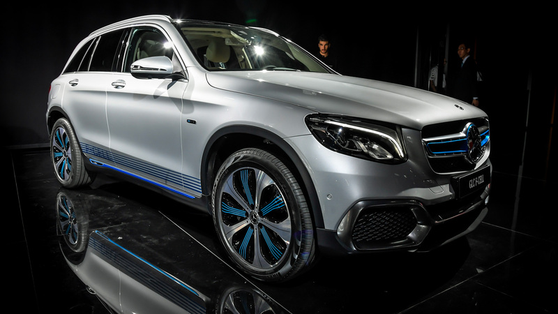 Mercedes GLC F-Cell, boccata di idrogeno a Francoforte 