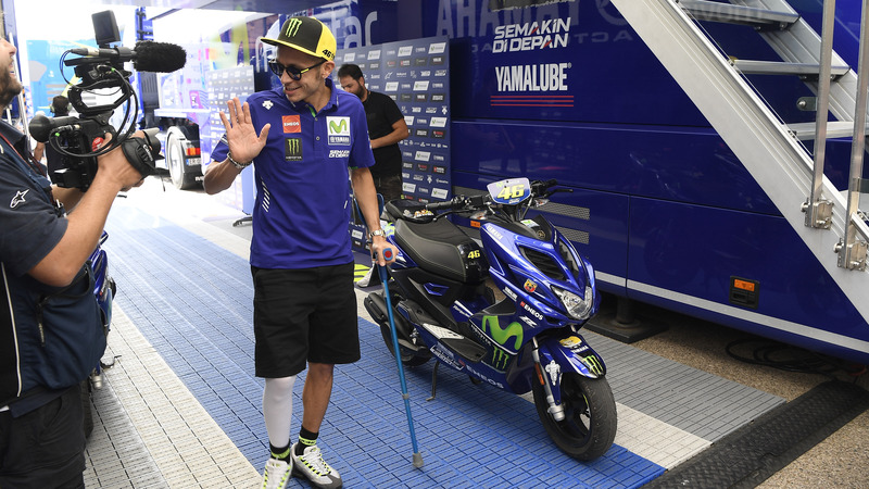 MotoGP 2017. Rossi: &quot;Faccio il pilota: normale tornare in pista&quot;