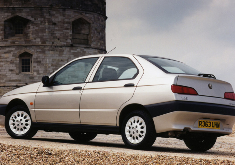 Alfa Romeo 146 (1995-01) (5)