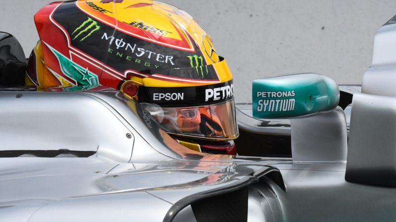 F1, GP Malesia 2017: pole per Hamilton. Vettel ultimo