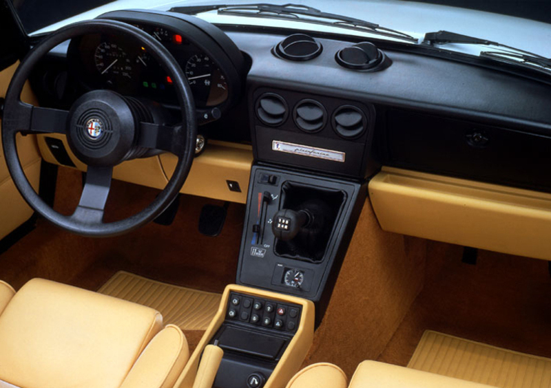 Alfa Romeo Spider (1971-95) (2)