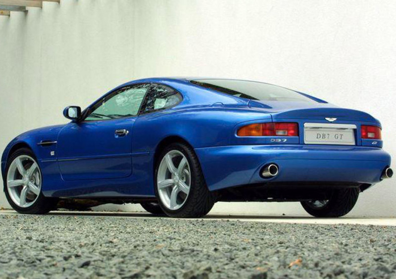 Aston Martin DB7 Coupé (1995-04) (2)