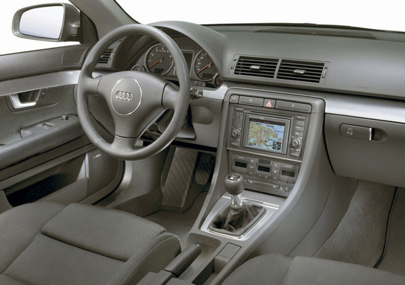 Audi A4 (2000-04) (4)