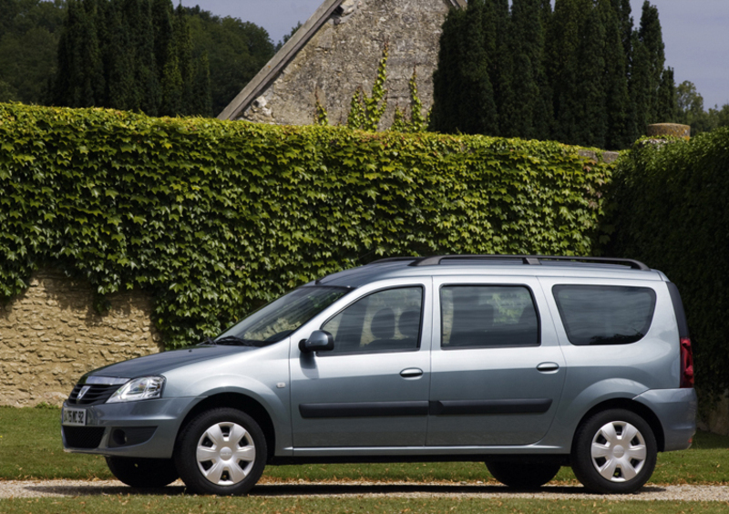 Dacia Logan (2008-12) (3)