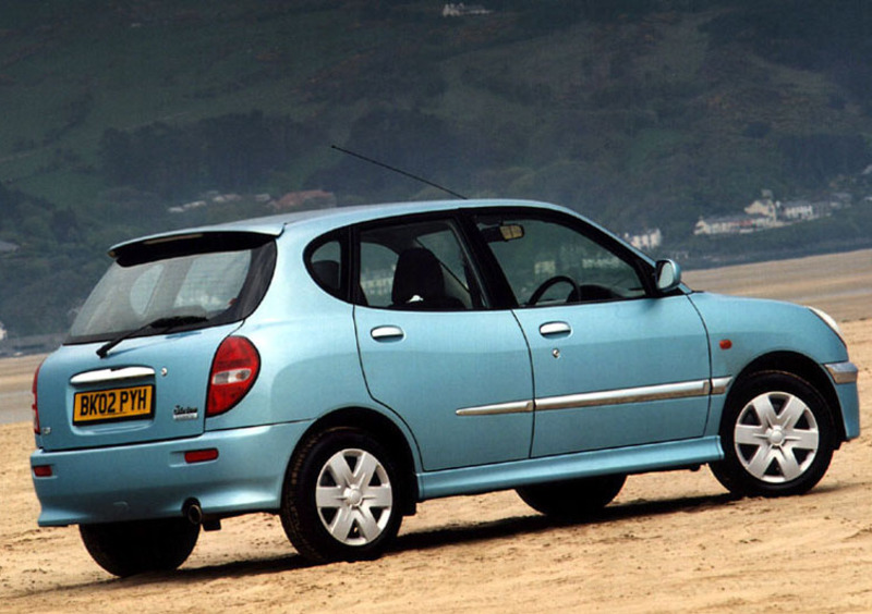 Daihatsu Sirion (1998-05) (2)