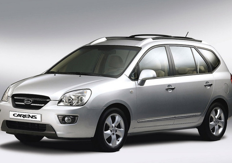 Kia Carens (2006-10) (7)