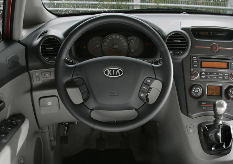 Kia Carens (2006-10) (10)