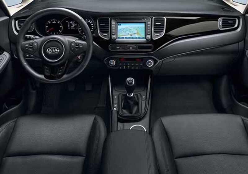Kia Carens (2013-19) (9)