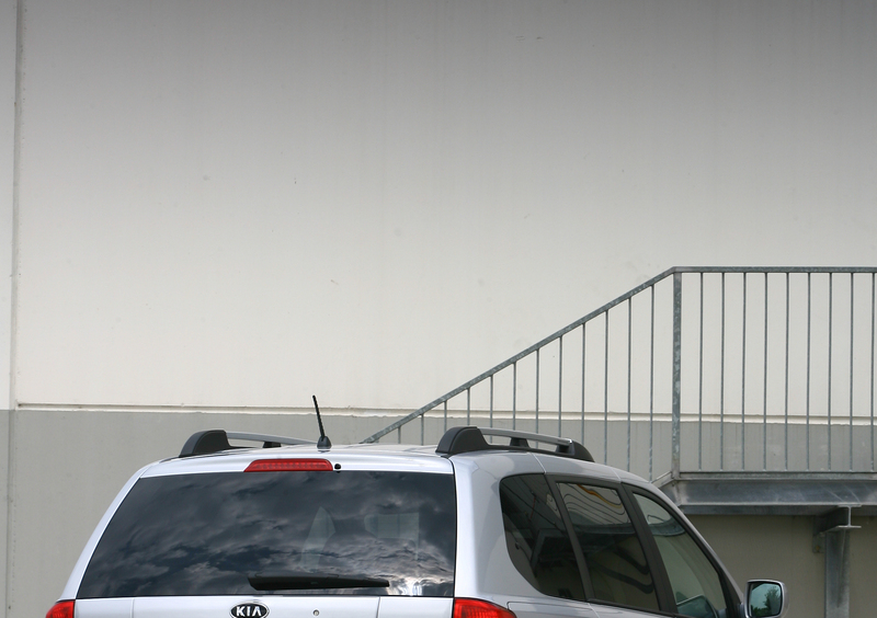 Kia Carnival (2006-10) (5)