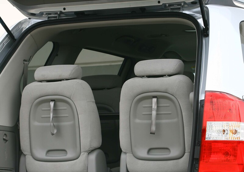 Kia Carnival (2006-10) (12)