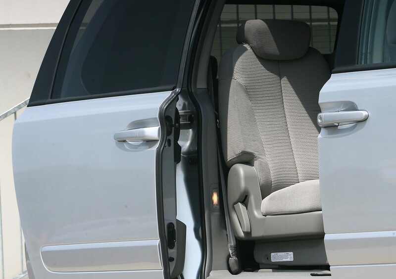 Kia Carnival (2006-10) (13)
