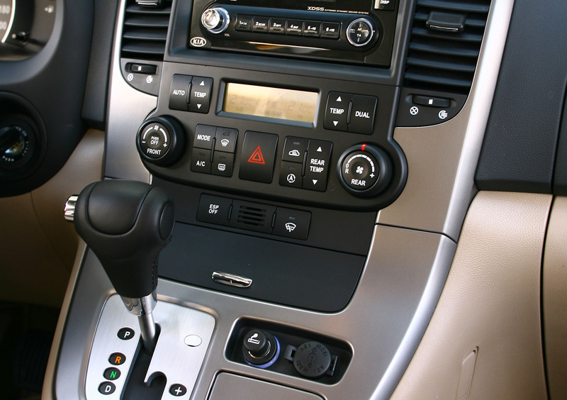 Kia Carnival (2006-10) (41)