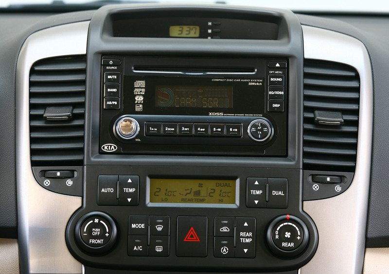 Kia Carnival (2006-10) (44)