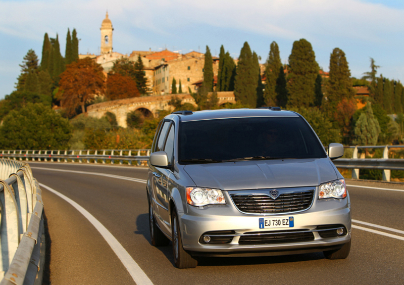 Lancia Voyager (2011-15) (4)