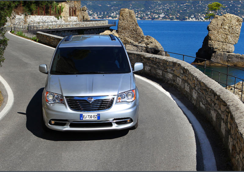 Lancia Voyager (2011-15) (7)