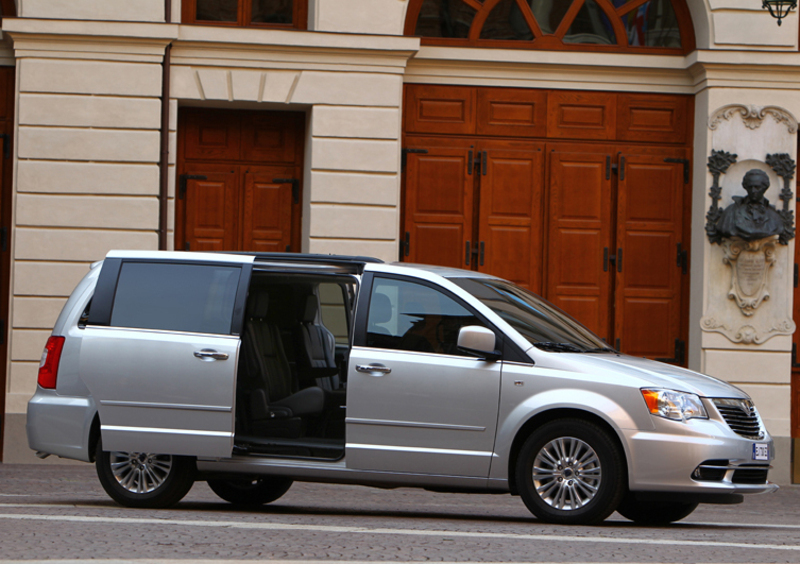 Lancia Voyager (2011-15) (10)