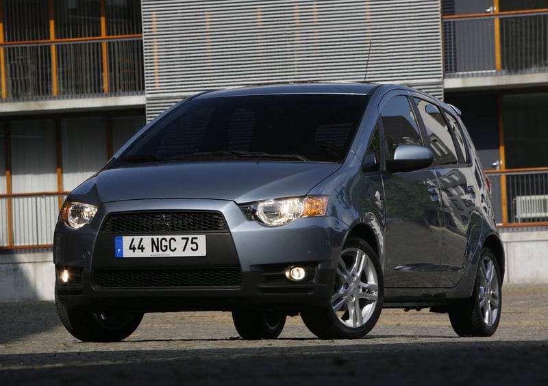 Mitsubishi Colt (2009-12) (2)