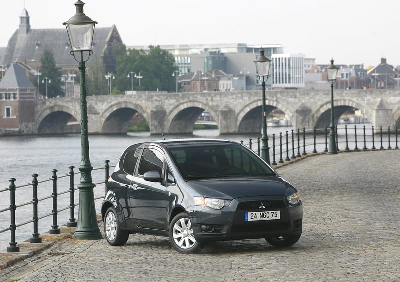 Mitsubishi Colt (2009-12) (6)