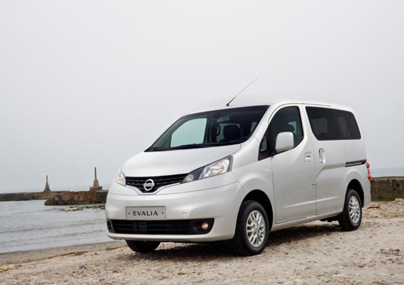 Nissan Evalia (2011-16) (2)