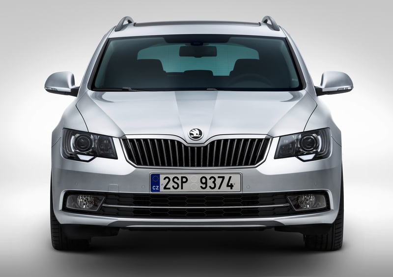 Skoda Superb Station Wagon (2009-15) (3)