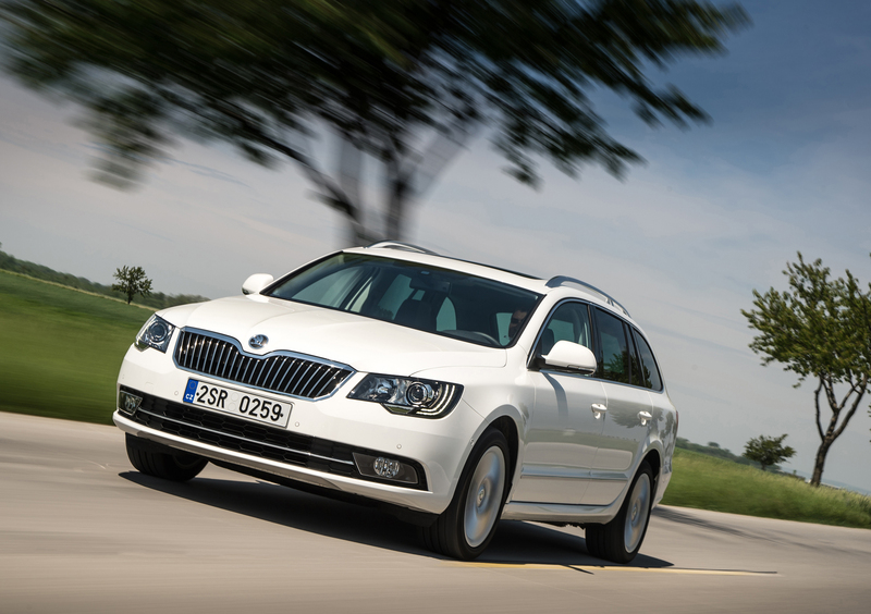 Skoda Superb Station Wagon (2009-15) (7)