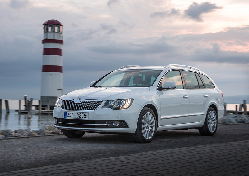 Skoda Superb Station Wagon (2009-15) (12)