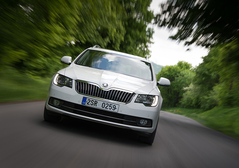 Skoda Superb Station Wagon (2009-15) (13)