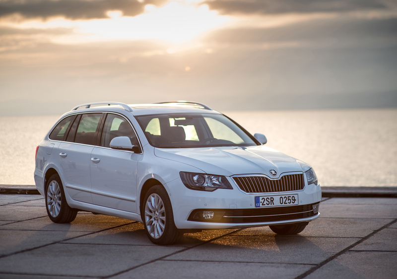 Skoda Superb Station Wagon (2009-15) (14)