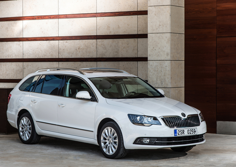 Skoda Superb Station Wagon (2009-15) (15)