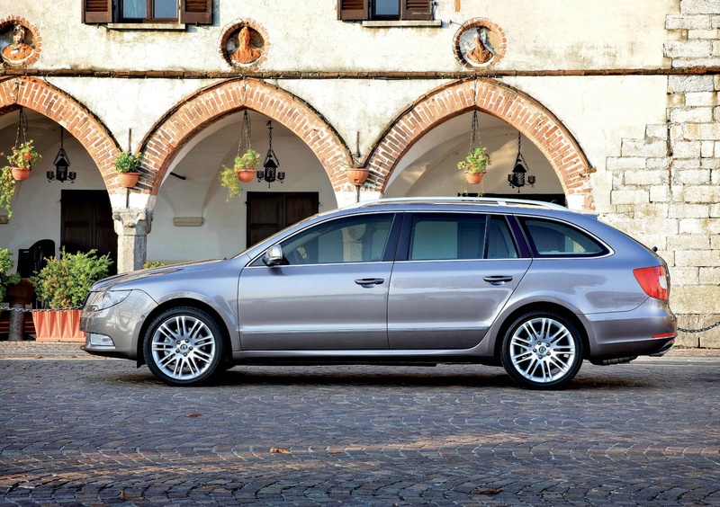 Skoda Superb Station Wagon (2009-15) (30)