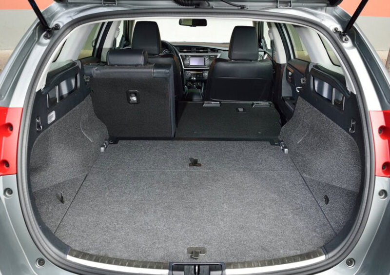 Toyota Auris Station Wagon (2013-19) (14)