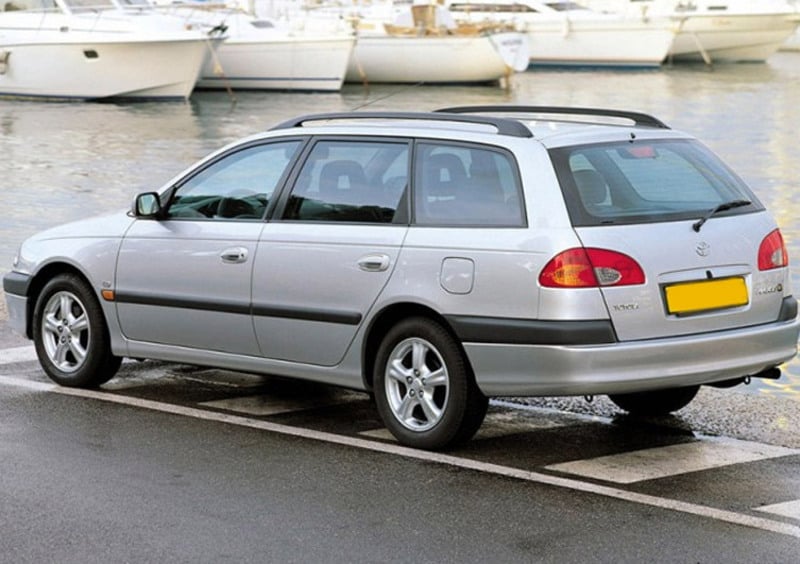 Toyota Avensis Station Wagon (1997-03) (2)