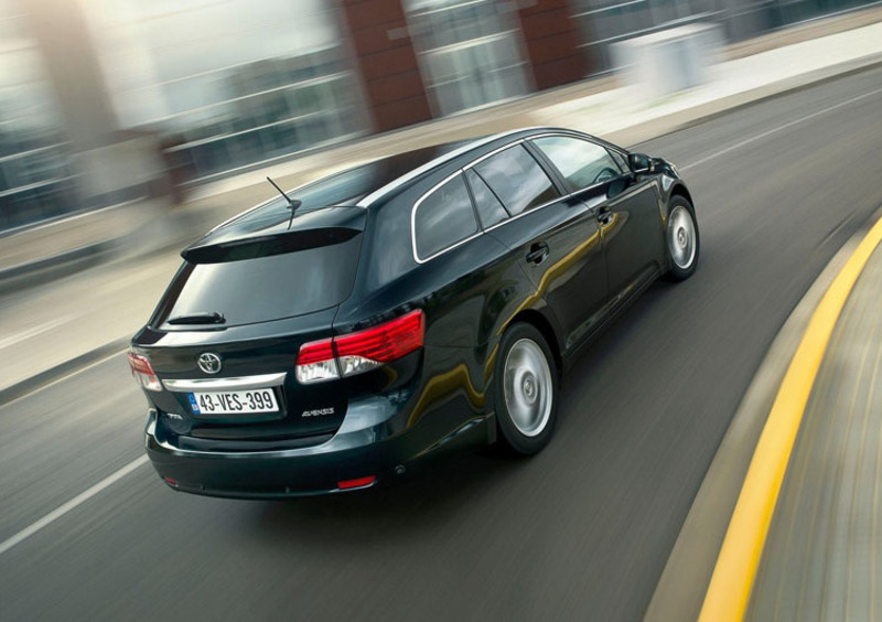 Toyota Avensis Station Wagon (2009-15) (7)