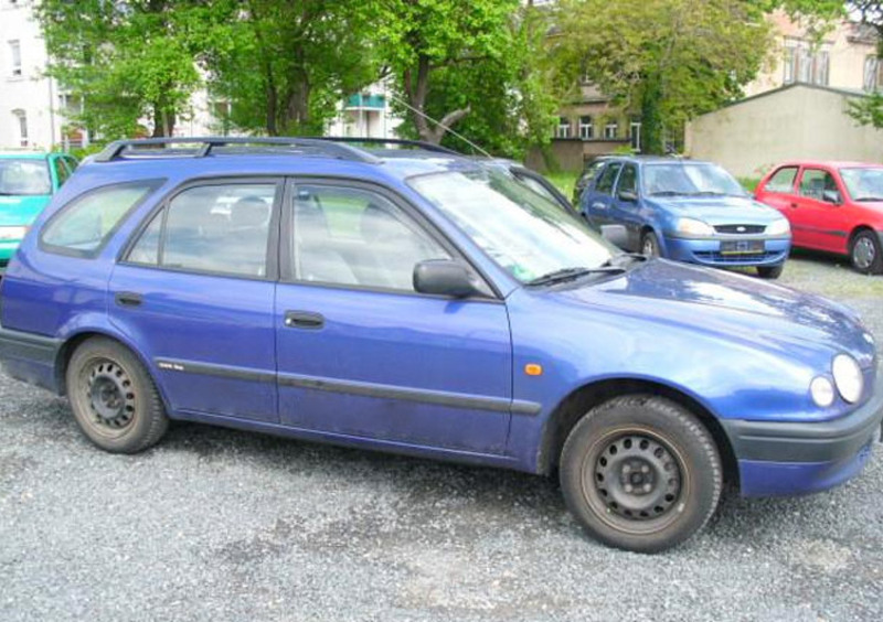 Toyota Corolla Station Wagon (1993-01) (3)