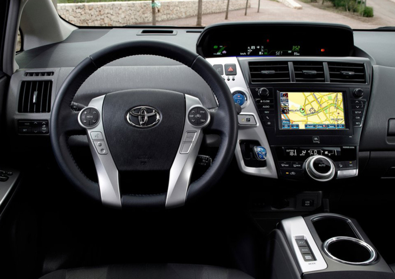 Toyota Prius+ (2012-21) (17)