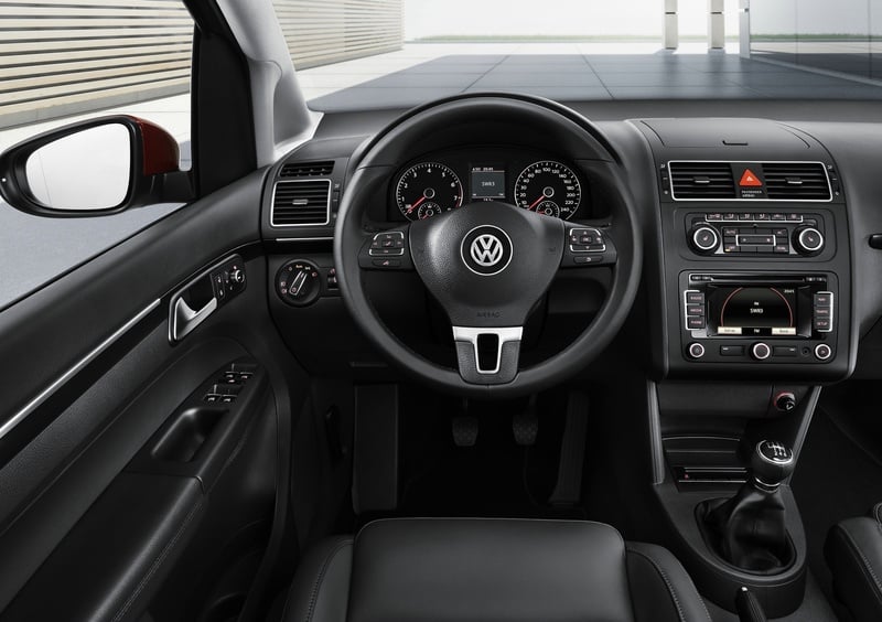 Volkswagen Touran (2010-15) (14)