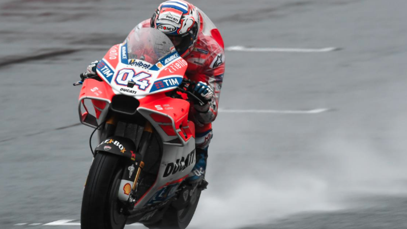 MotoGP 2017. Dovizioso &egrave; il pi&ugrave; veloce nelle libere (bagnate) in Giappone