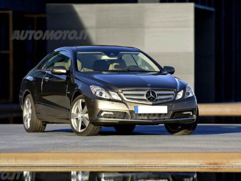 Mercedes-Benz Classe E Coupé 250 CGI Coupé BlueEFFICIENCY Avantgarde