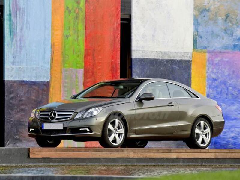 Mercedes-Benz Classe E Coupé 350 CGI Coupé BlueEFFICIENCY Avantgarde
