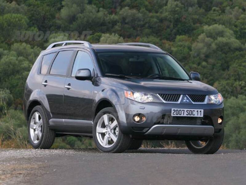 Mitsubishi Outlander 2.0 DI-D Instyle 7 p.ti DPF