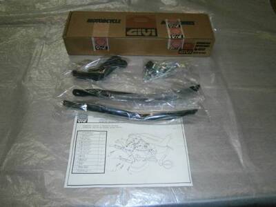 portaborse laterali Y133 HONDA DOMINATOR Givi