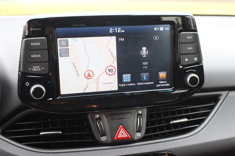 Facile e comodo da gestire l&#039;Infotainment su display 8&#039;&#039;