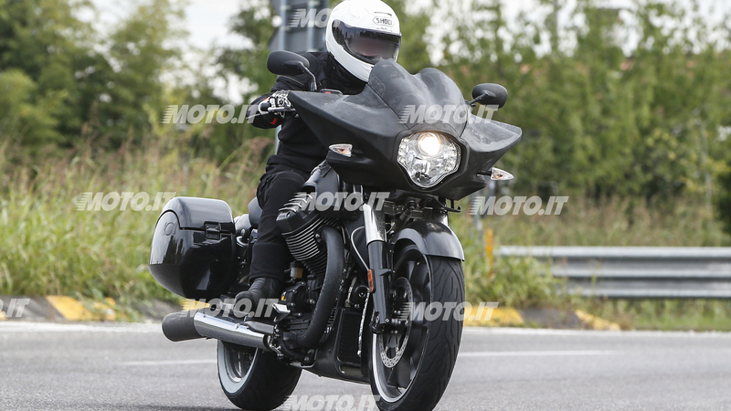 Foto Spia: Moto Guzzi California Bagger