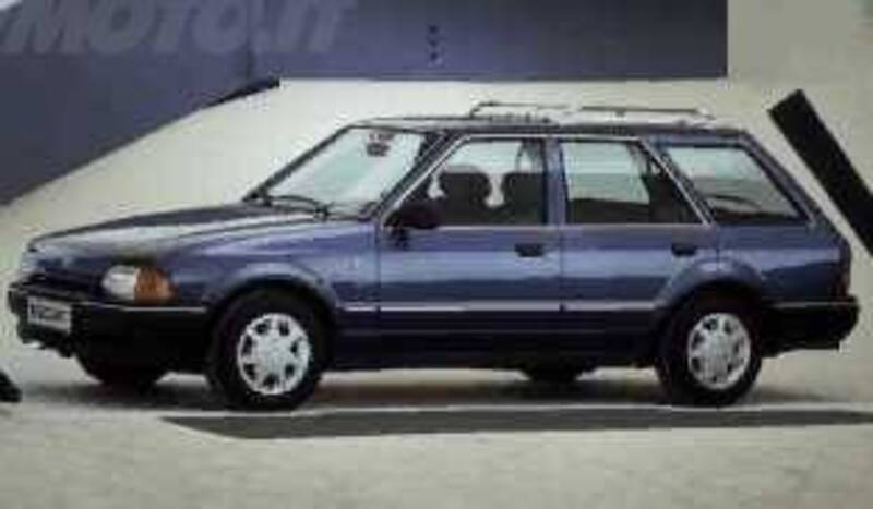 Ford Escort Station Wagon 1.8 diesel Voyager 5 porte Ghia