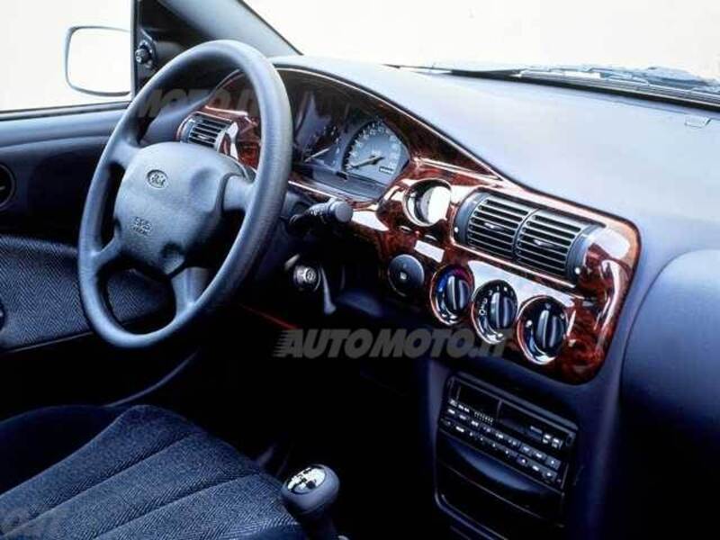Ford Escort/Orion 1.8i 16V cat 5 porte Ghia