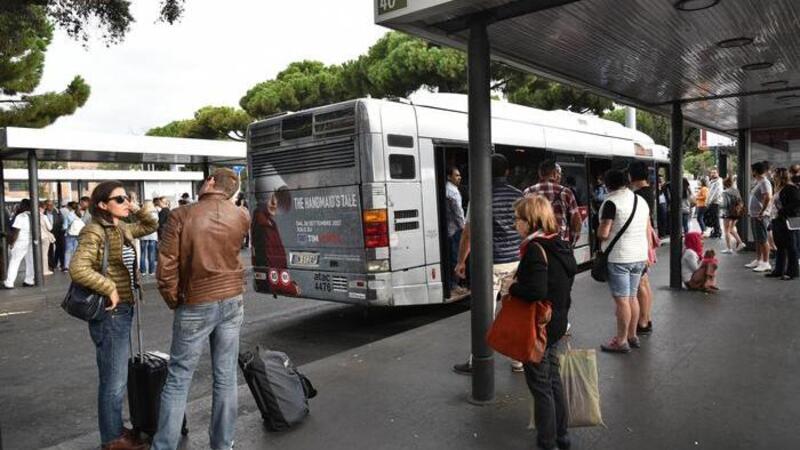 Abbonamenti bus, metro e treni: arriva la detrazione fino a 250 euro