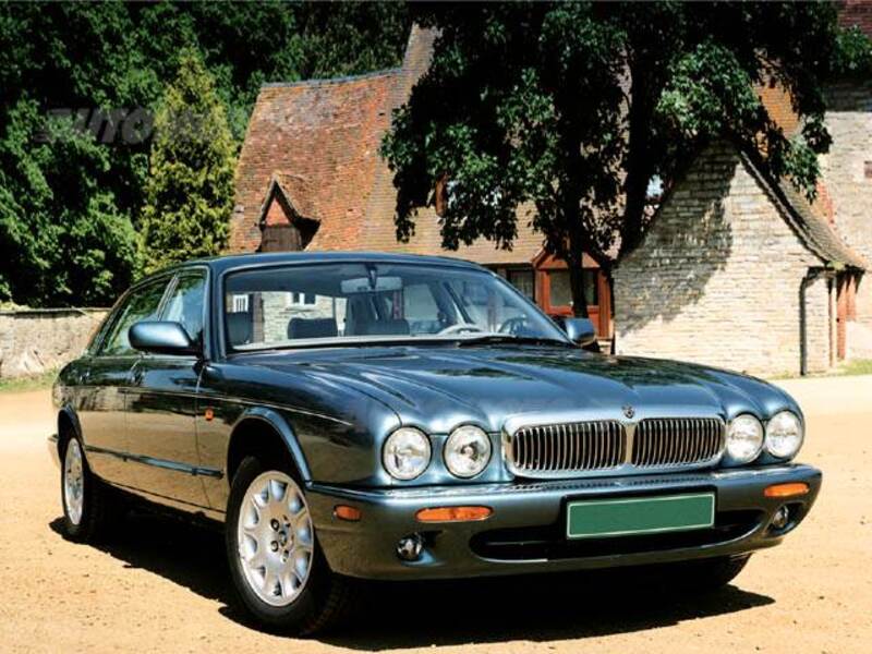 Jaguar Sovereign 4.0 cat