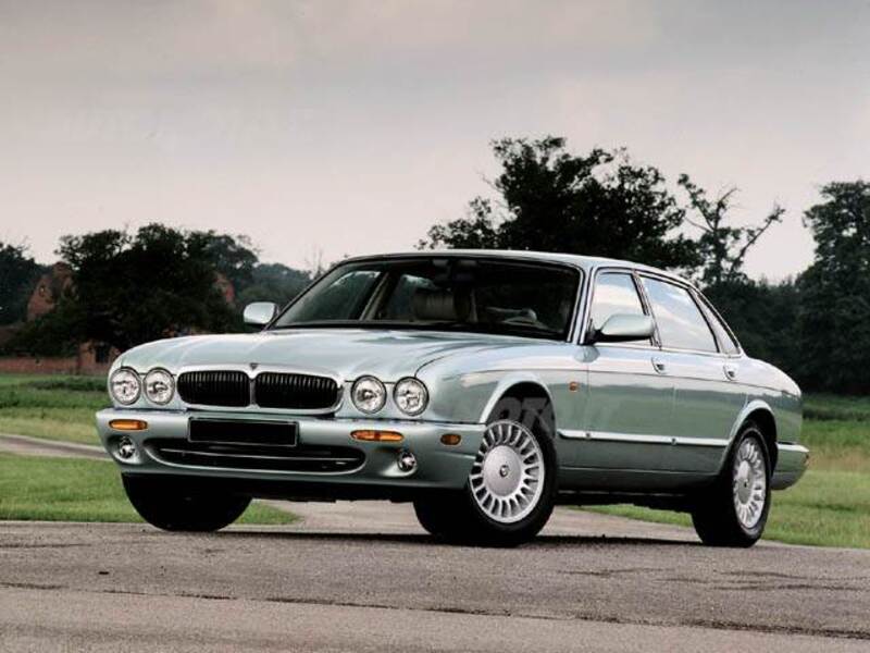 Jaguar XJ8 (1997-99)