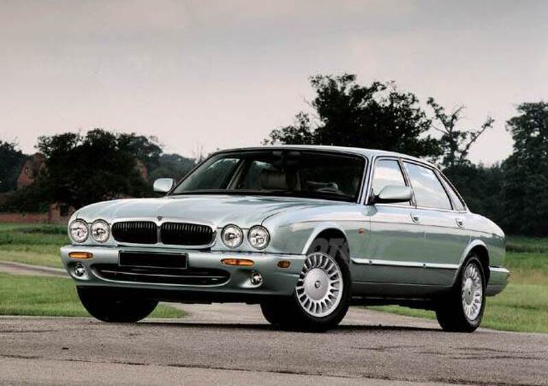 Jaguar XJ8 (1997-99)